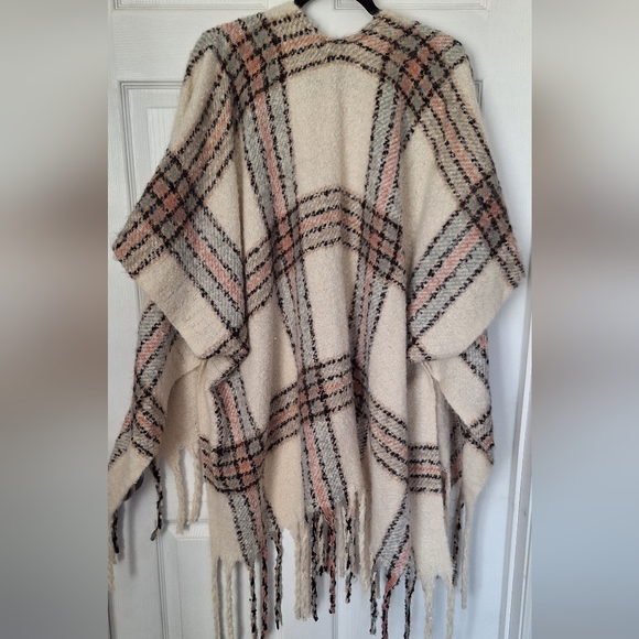 Max Studio Plaid Poncho OS - Picture 2 of 5